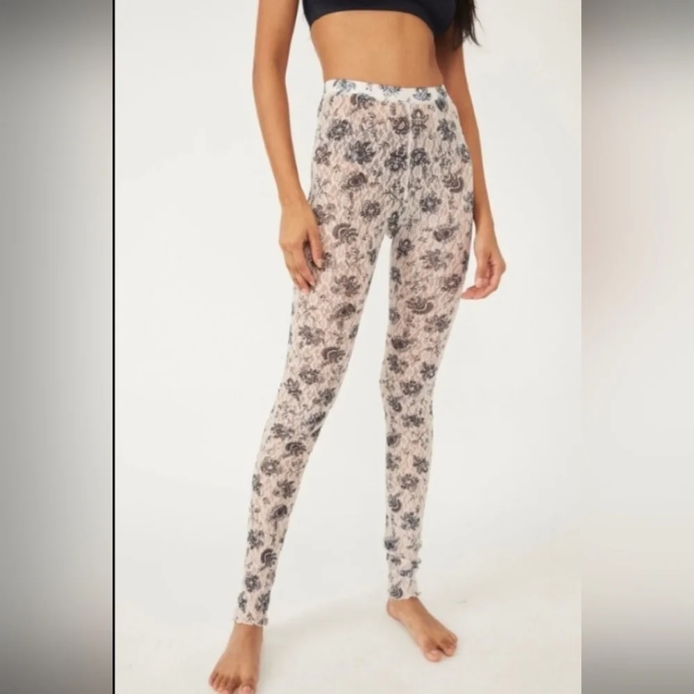 Free People Layered In Lace Legging Chamoix Combo Cream Black Floral NWT M - Picture 1 of 4